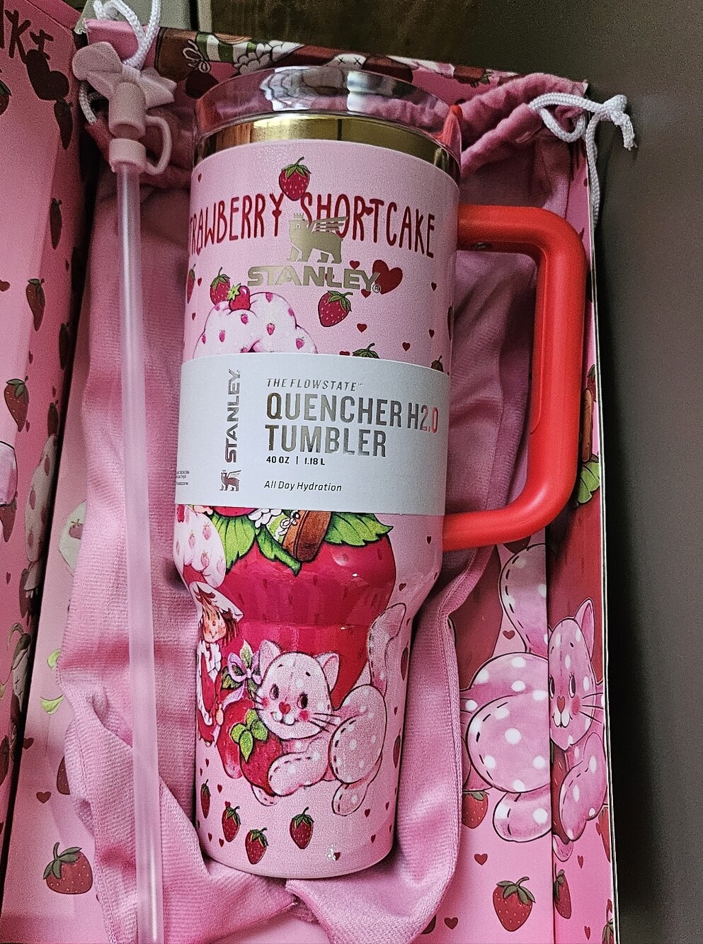 Pink Stanley 40oz Quencher H2.0 FlowState tumbler